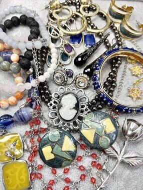 JEWELRY- 18-Live Auction Notification 😊 Like this to be notified for LIVES 🎉